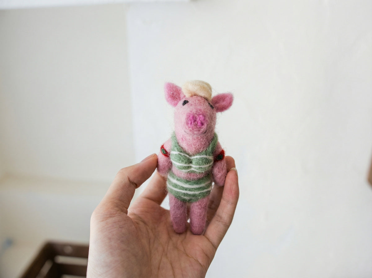 Straw Hat Pink Piggy